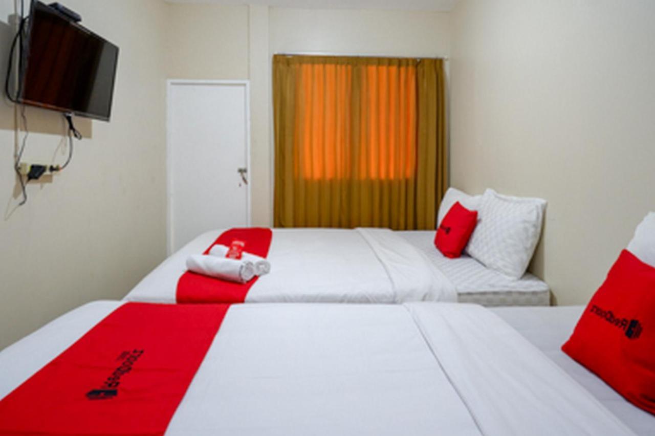 Hotel Reddoorz Near Rsud Kudus Esterno foto