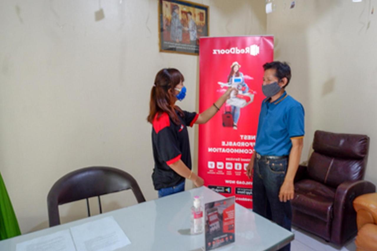 Hotel Reddoorz Near Rsud Kudus Esterno foto