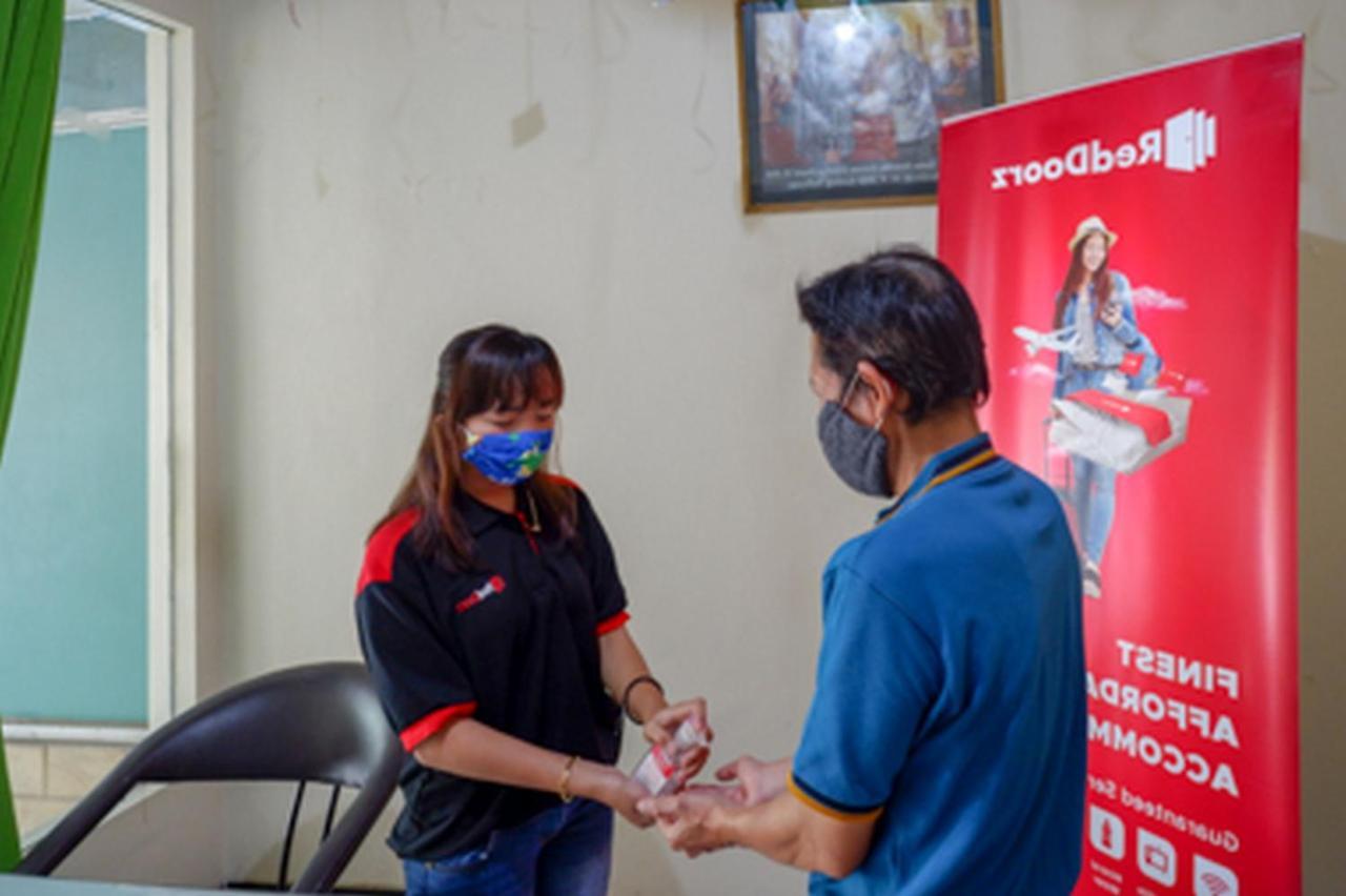 Hotel Reddoorz Near Rsud Kudus Esterno foto
