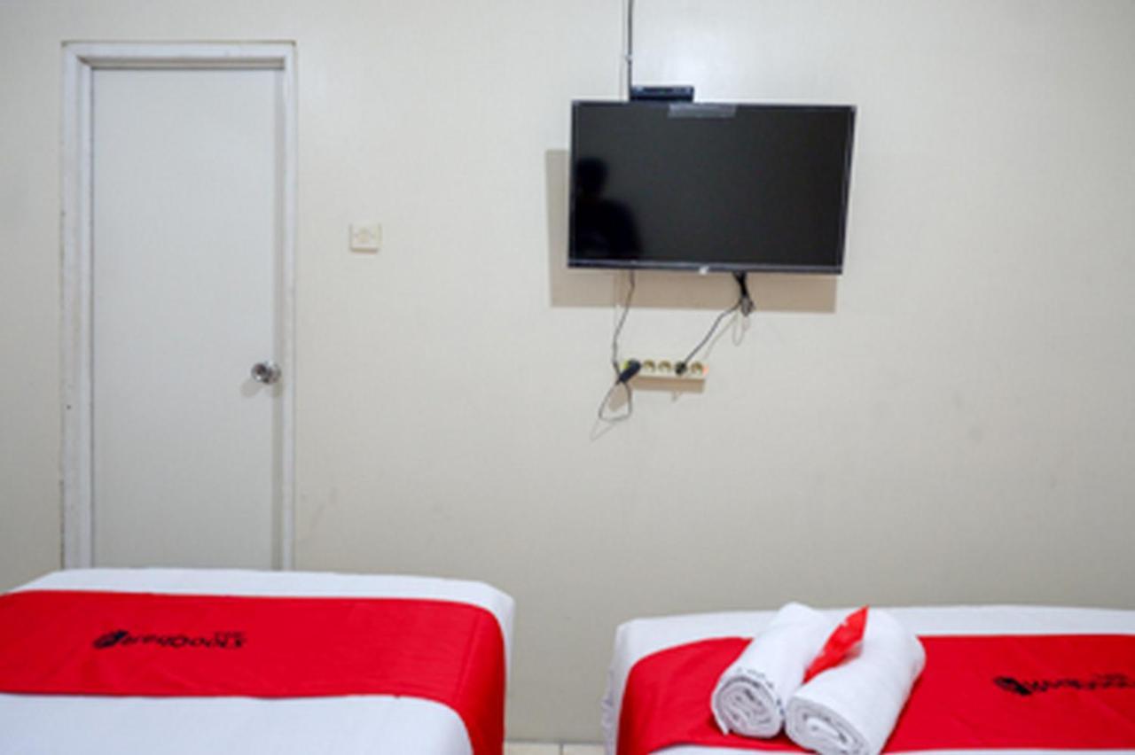 Hotel Reddoorz Near Rsud Kudus Esterno foto