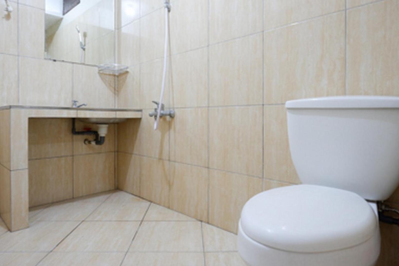 Hotel Reddoorz Near Rsud Kudus Esterno foto