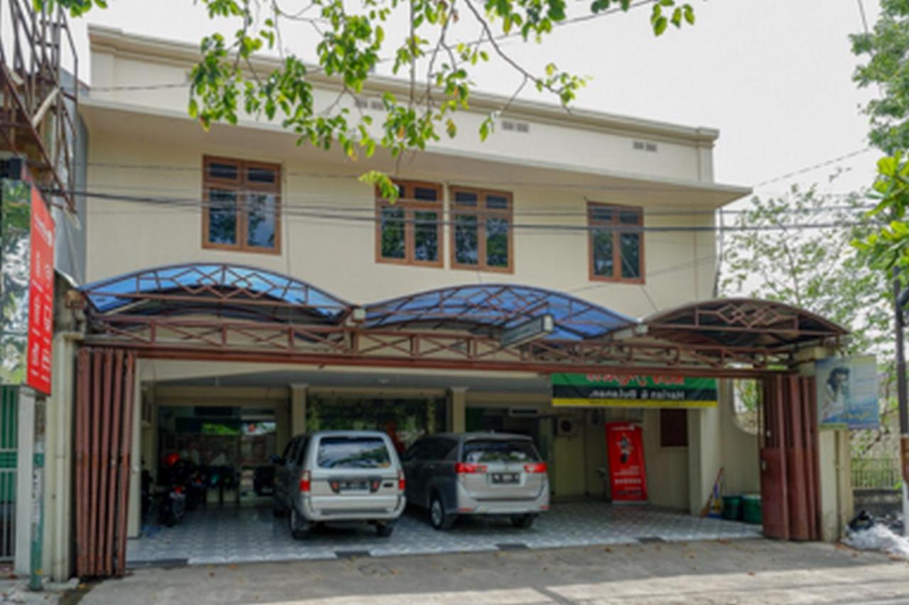 Hotel Reddoorz Near Rsud Kudus Esterno foto